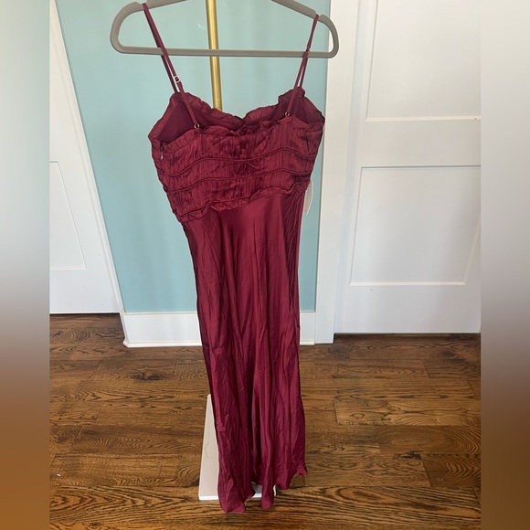 Astr The Label Size XS Zola Midi Dress NWT - Picture 4 of 9